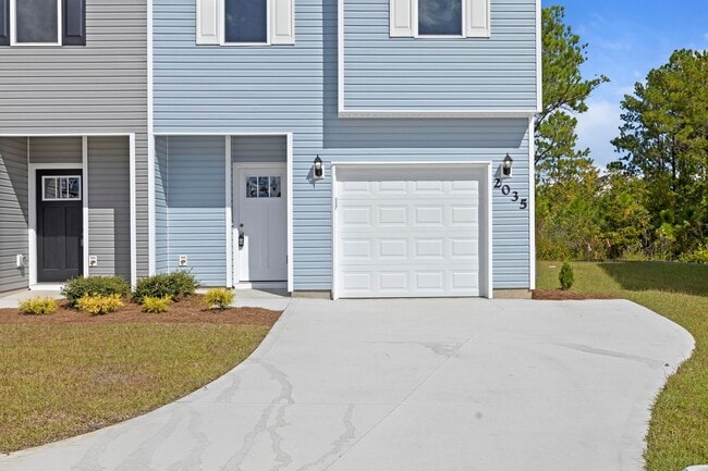 Building Photo - Townhouse For Rent in Holly Ridge