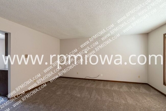 Foto del edificio - DUPLEX IN DES MOINES! 2 Bedroom, 1.5 Bathr...