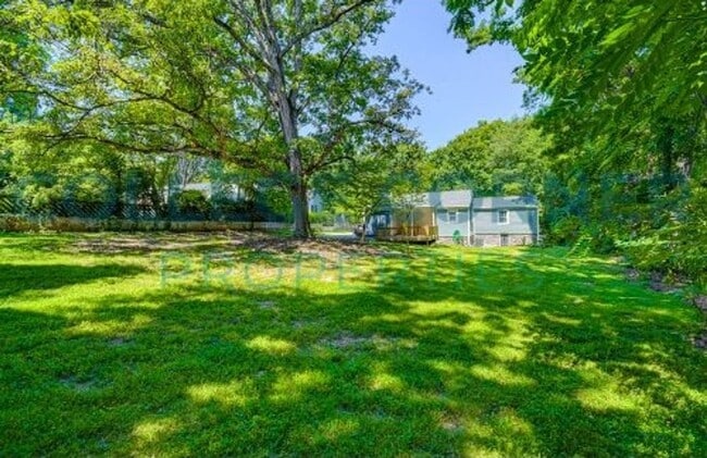 Building Photo - 127 Idlewilde Dr