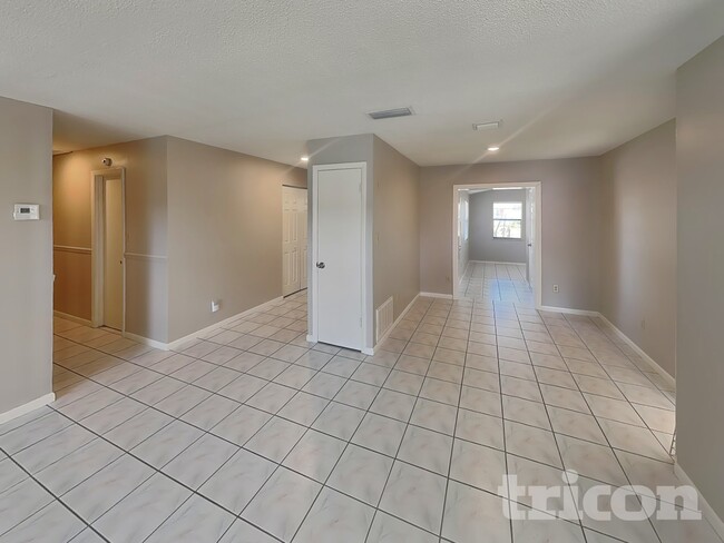 Building Photo - 120 Waverly Dr