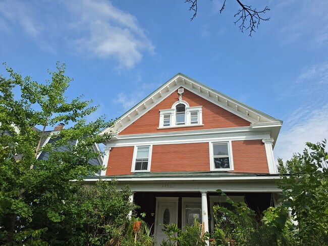 Building Photo - 3251 Portland Ave