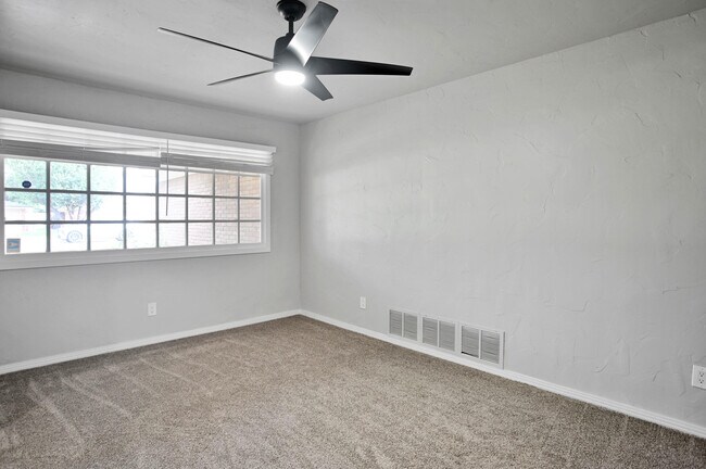 Building Photo - 3811 63rd Dr