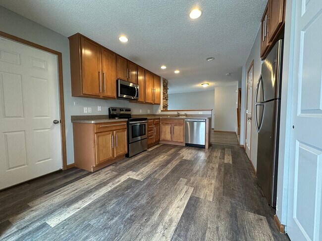 Foto del edificio - 5035 149th St. N. Unit 2