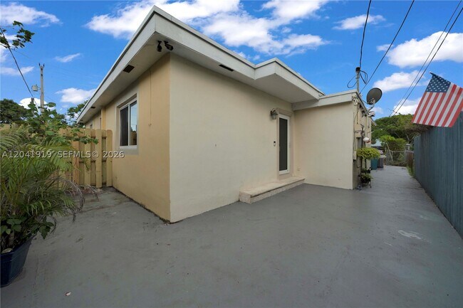Building Photo - 1701 NW 37th Ave