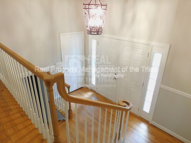 Foto del edificio - 284 Longmeadow Dr