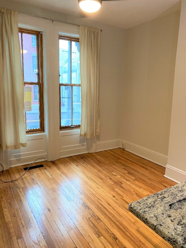 Foto del edificio - 326 Madison Ave