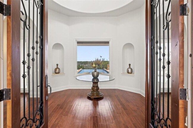 Building Photo - 4805 Mirador Dr