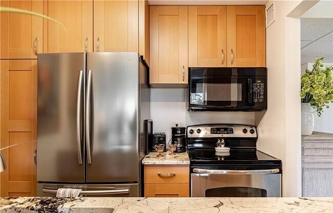 Building Photo - ***55+ COMMUNITY***PERFECT LOCATION***ONE ...