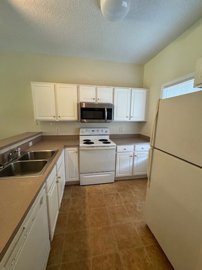 Building Photo - Condo in Holton Place