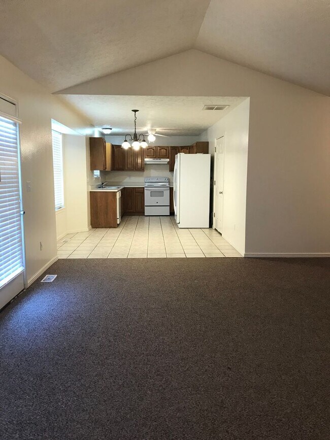 Foto del edificio - Wonderful Ranch Home  Available to view today