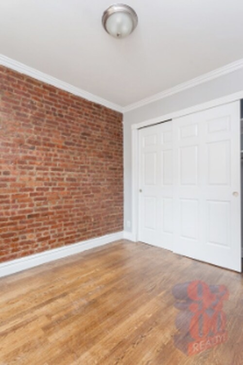 Building Photo - 418 E 13th St