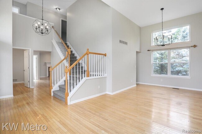 Building Photo - 3663 Normandy Dr