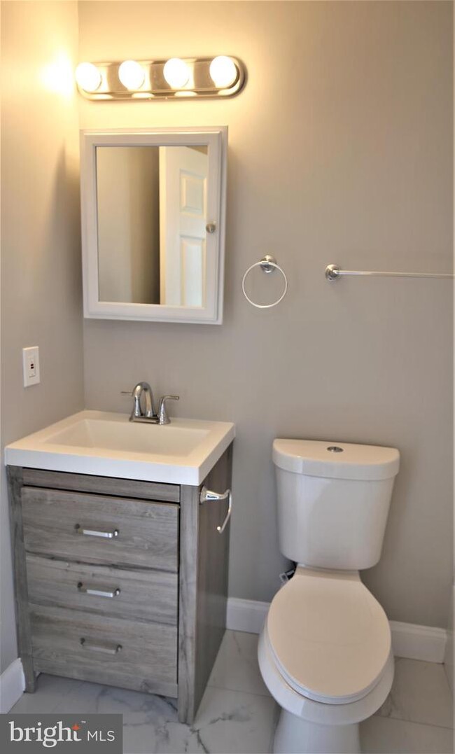 Foto del edificio - 7229 Waldman Ave