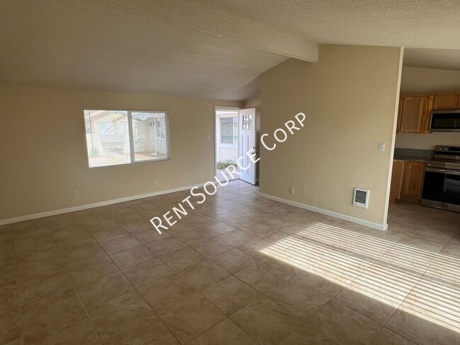 Foto del edificio - 2 Bedroom, 1 Bath Duplex For Rent in Calif...