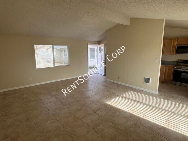 Foto del edificio - 7742 Walpole Ave