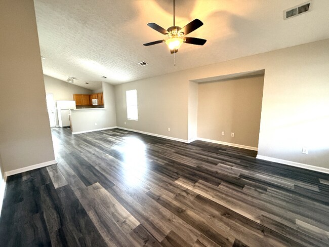 Foto del edificio - 7042 Shanty Creek Dr