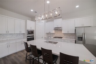 Building Photo - 2217 Hoja Ave