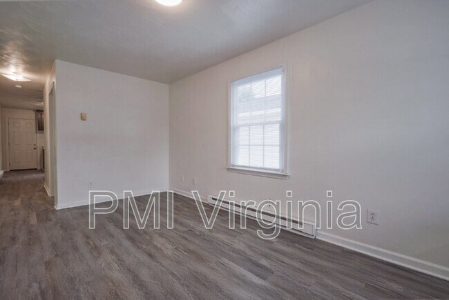 Building Photo - 213 N 7th St