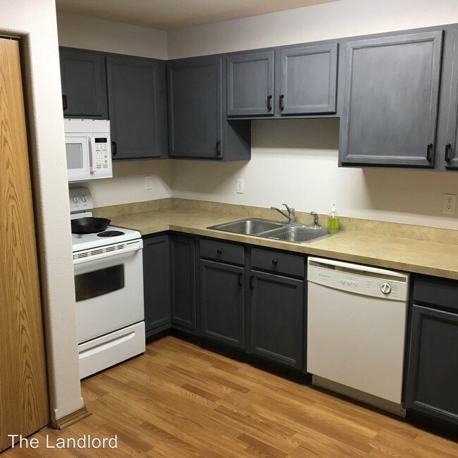 Building Photo - 3 br, 2 bath Apartment - 22 Diane RD #E