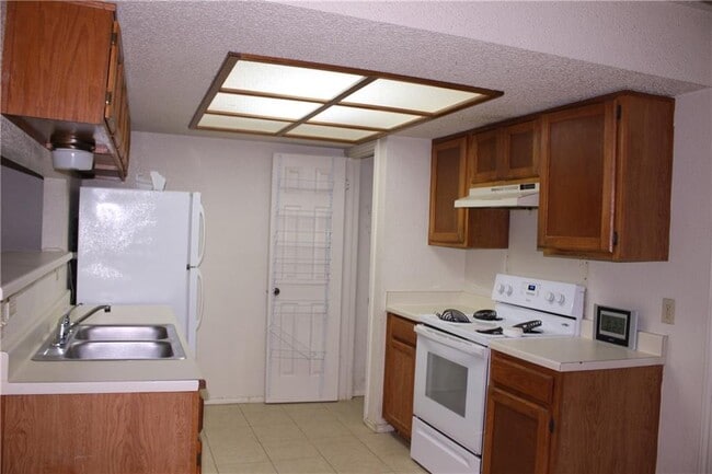 Building Photo - 9406 Kempler Dr