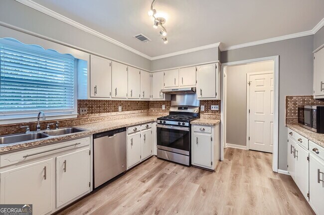 Building Photo - 2371 High Forest Ct