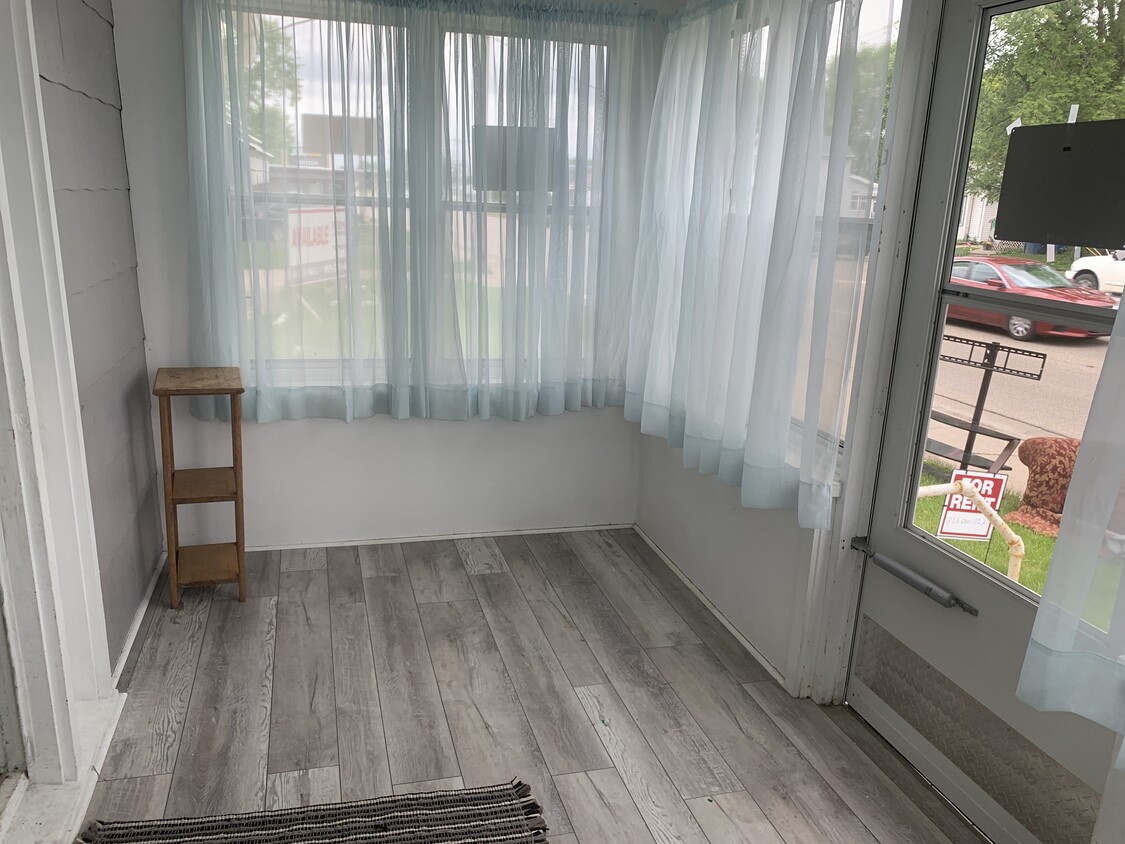 Foto del edificio - 1373 N Division St