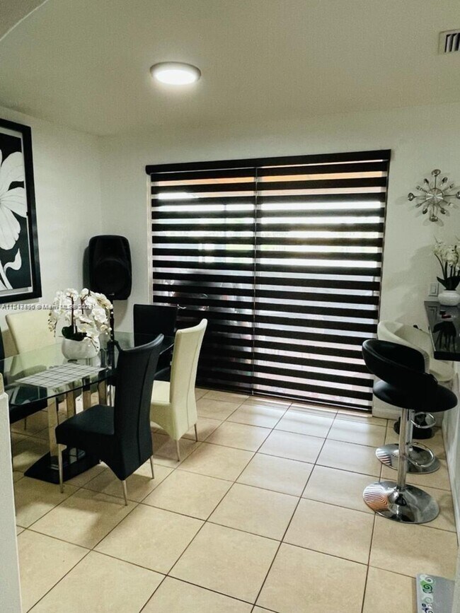 Foto del edificio - $2,500 2513 SE 14th Ave