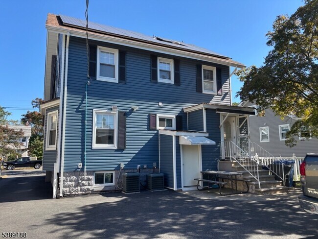 Foto del edificio - 220 S Washington Ave