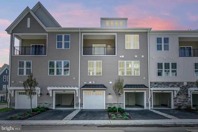 Building Photo - 8102 Donatello Dr