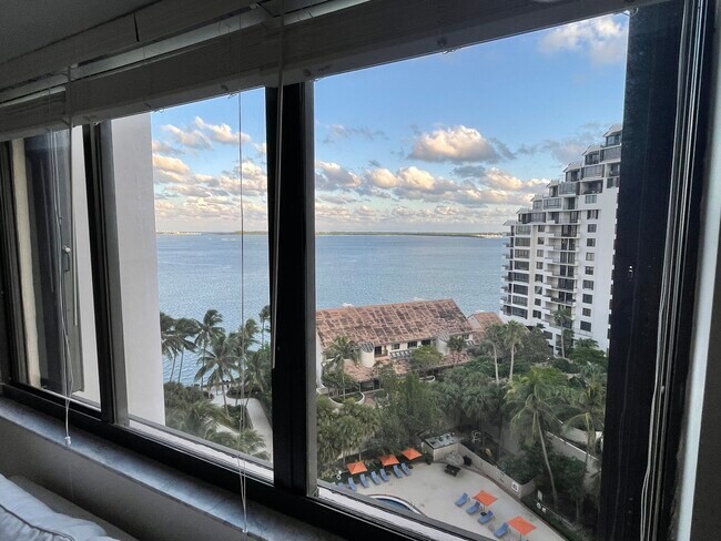 Building Photo - 540 Brickell Key