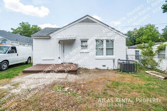 Building Photo - 306 Bethel St NE