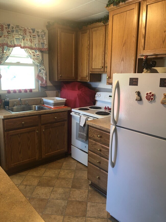 kitchen - 17771 Mahoning Ave