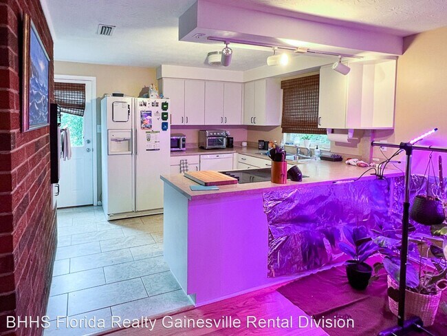 Foto del edificio - 3 br, 2 bath House - 602 NW 34th Street