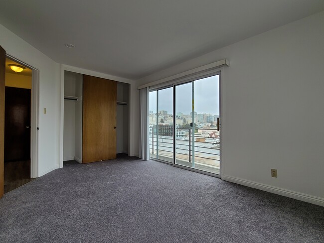 Building Photo - 1455 Filbert St #303
