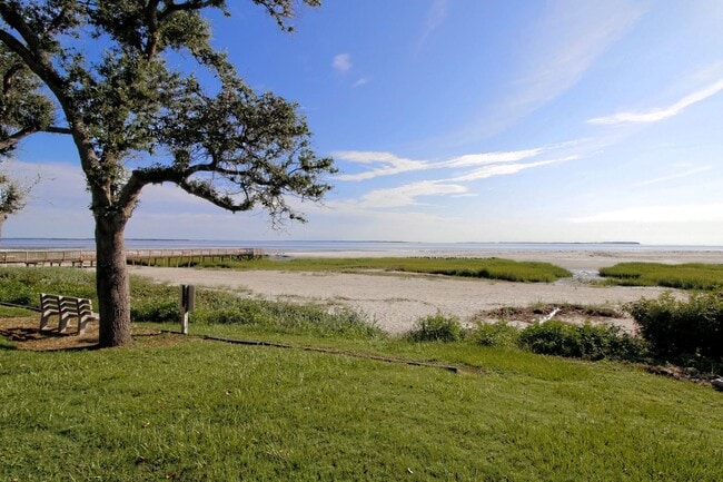 Building Photo - FULLY FURNISHED NORTH END HILTON HEAD CONDO – AVAILABLE NOW