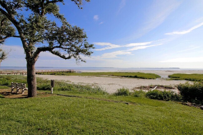 Foto del edificio - FULLY FURNISHED NORTH END HILTON HEAD CONDO – AVAILABLE NOW