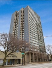 Building Photo - 5320 N Sheridan Rd