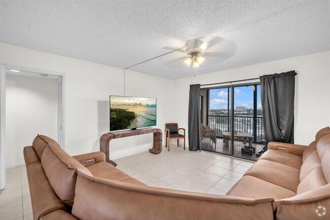 Building Photo - 2202 S Cypress Bend Dr