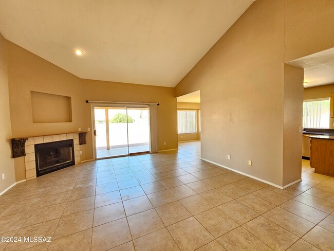 Building Photo - 9827 N Stone Creek Pl