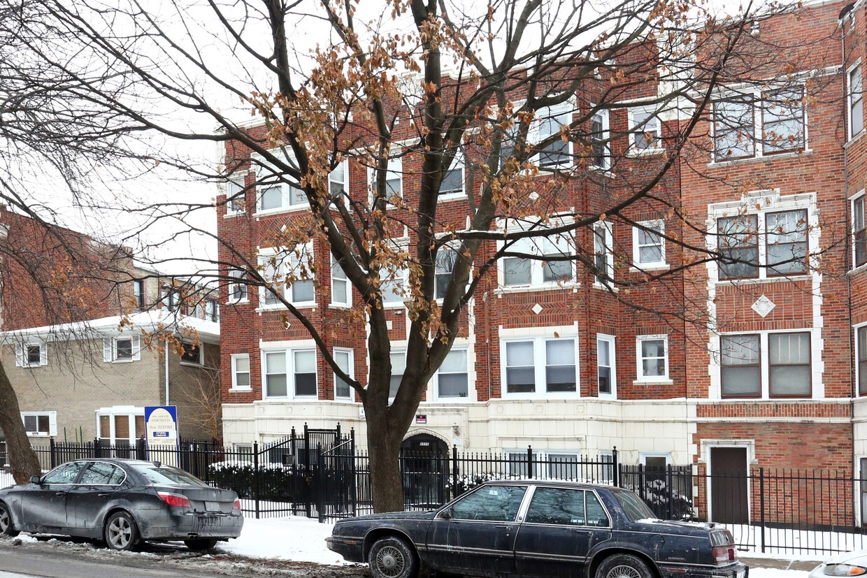 Building Photo - 6956 N Ashland Blvd