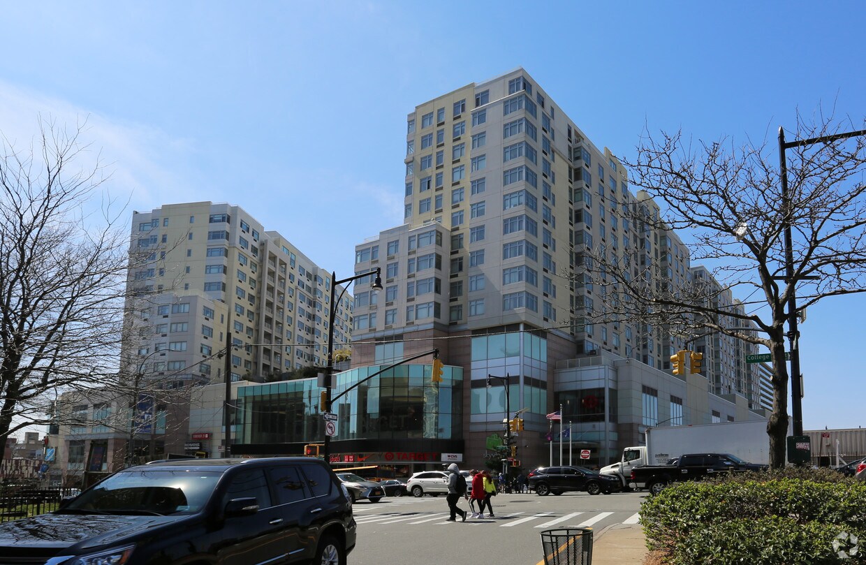 The Grand at SkyView Parc Apartments 1310113105 40th Rd Flushing