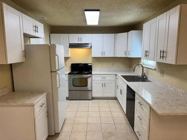 Foto del edificio - Beautifully updated, 3 bed 2 bath home in Moore, ready for move in! New granite, paint and fixtures!
