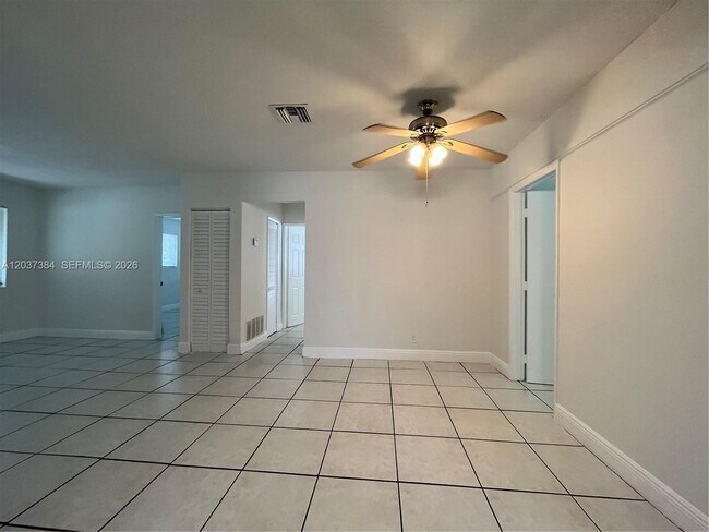 Foto del edificio - 240 NW 48th Ct