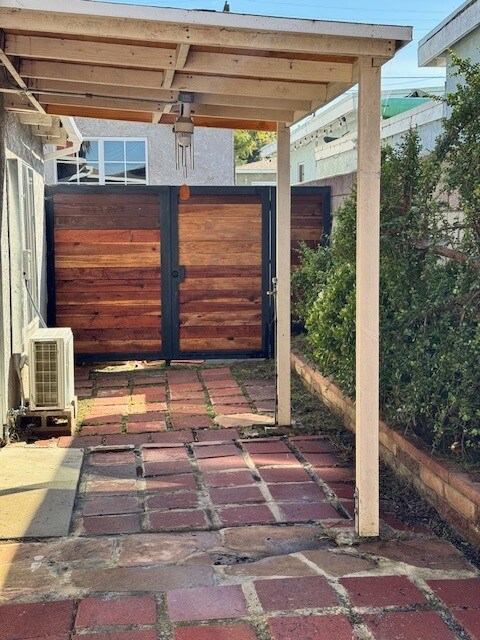 Foto del edificio - 4701 1/2 W 168th St