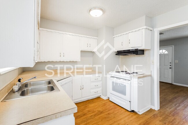 Foto del edificio - Charming Three Bedroom, One and Half Bath ...