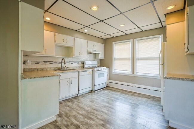 Building Photo - 106 Sadler Rd