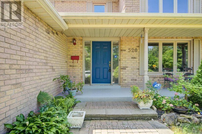 Building Photo - 520 Blenheim Cres