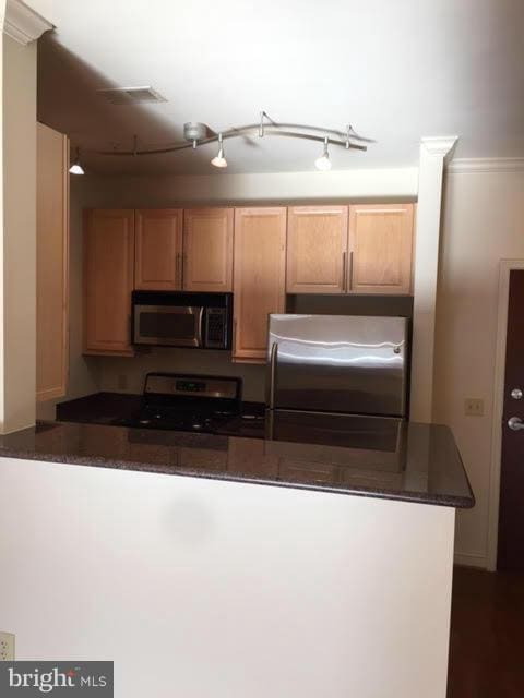 Building Photo - 11770 Sunrise Valley Dr