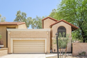 Building Photo - 2033 N Sunset Dr
