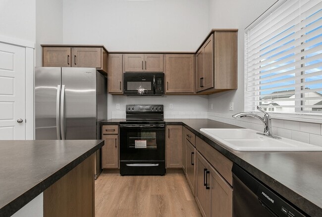 Building Photo - 4 Bedroom, 2 Bath & 3 Car Garage!